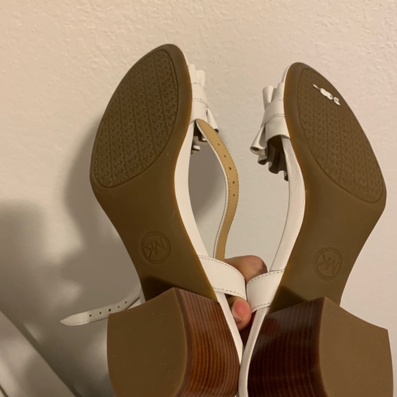 Elegant White Sandals - Picture 4 of 9